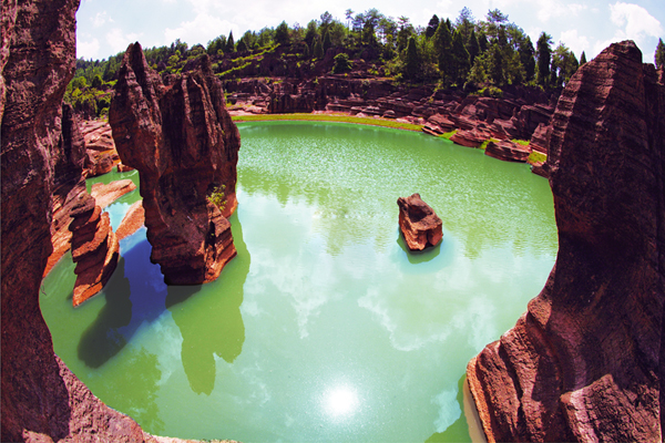 張家界、袁家界、天子山、紅石林、鳳凰古城四晚五日游