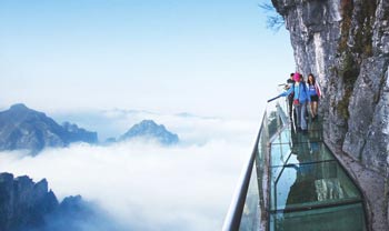 張家界天門山國家森林公園、天門山索道、天門山寺、天門洞、玻璃棧道一日游